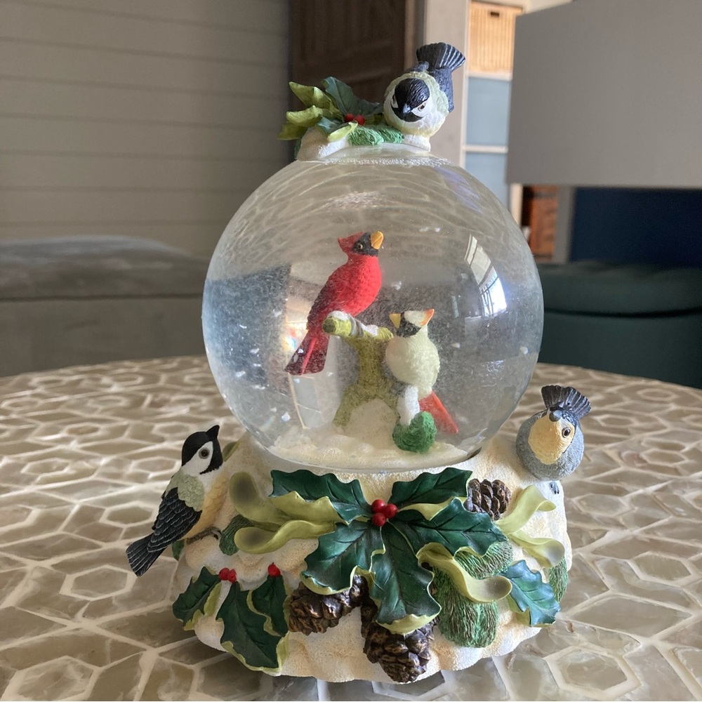 SOLD! Lenox ‘Winter Greetings’ Music Box Snow Globe - Picture 5 of 8
